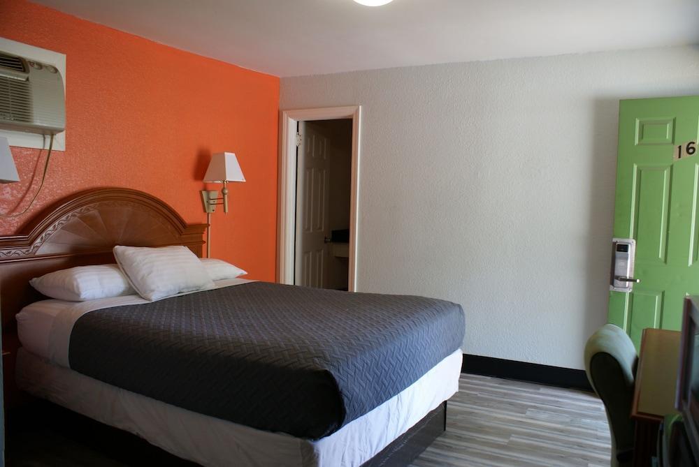 Whispering Pines Motel - แอชวิลล์ ภายนอก รูปภาพ