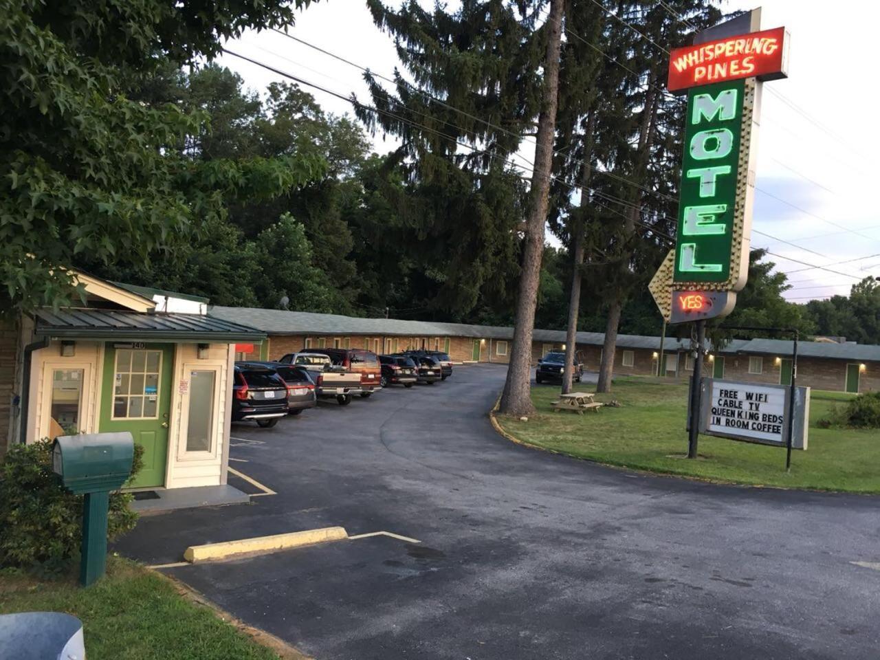 Whispering Pines Motel - แอชวิลล์ ภายนอก รูปภาพ