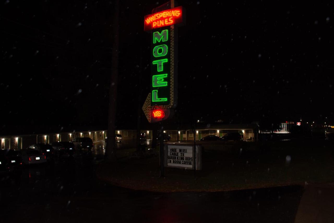 Whispering Pines Motel - แอชวิลล์ ภายนอก รูปภาพ