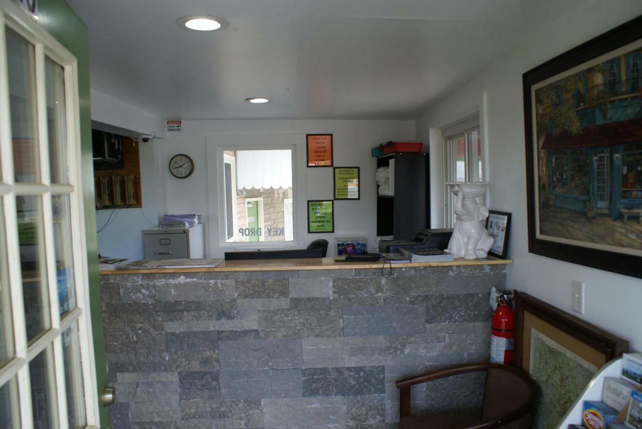 Whispering Pines Motel - แอชวิลล์ ภายนอก รูปภาพ