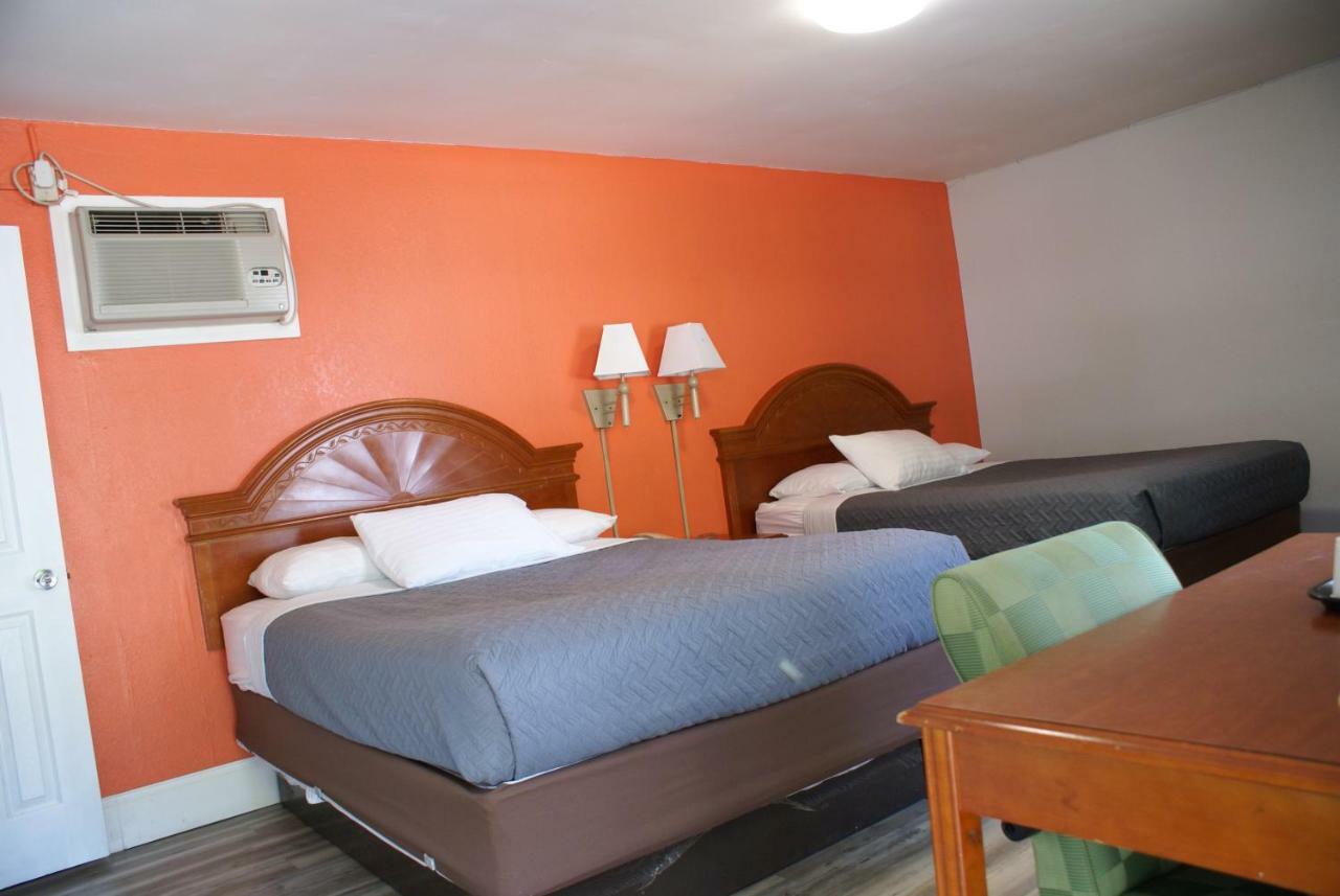 Whispering Pines Motel - แอชวิลล์ ภายนอก รูปภาพ